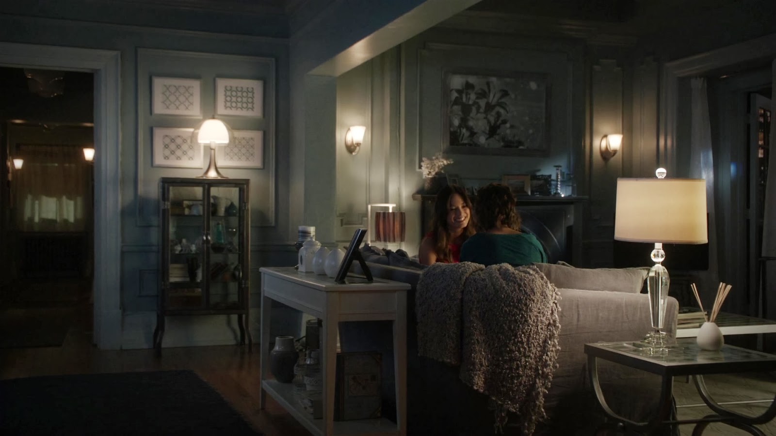 The Little White House On The Seaside: Beauty And The Apartment